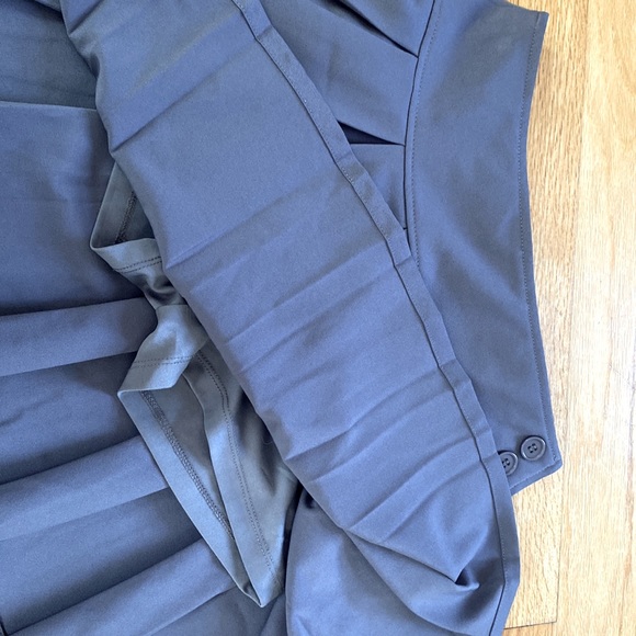 Gray skirt with built in shorts, adjustable waist, size small, Brand:Bienzoe - Picture 3 of 3